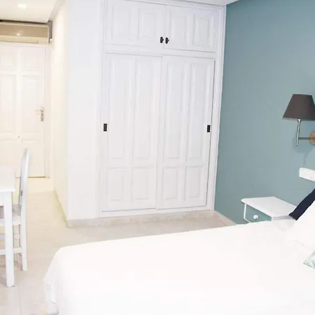 Hugo & Hotel 2*