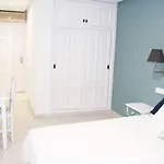 Hugo & Hotel 2*